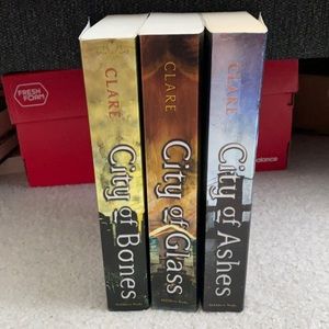 YA BOOKS Mortal Instruments by Cassandra Clare 1-3